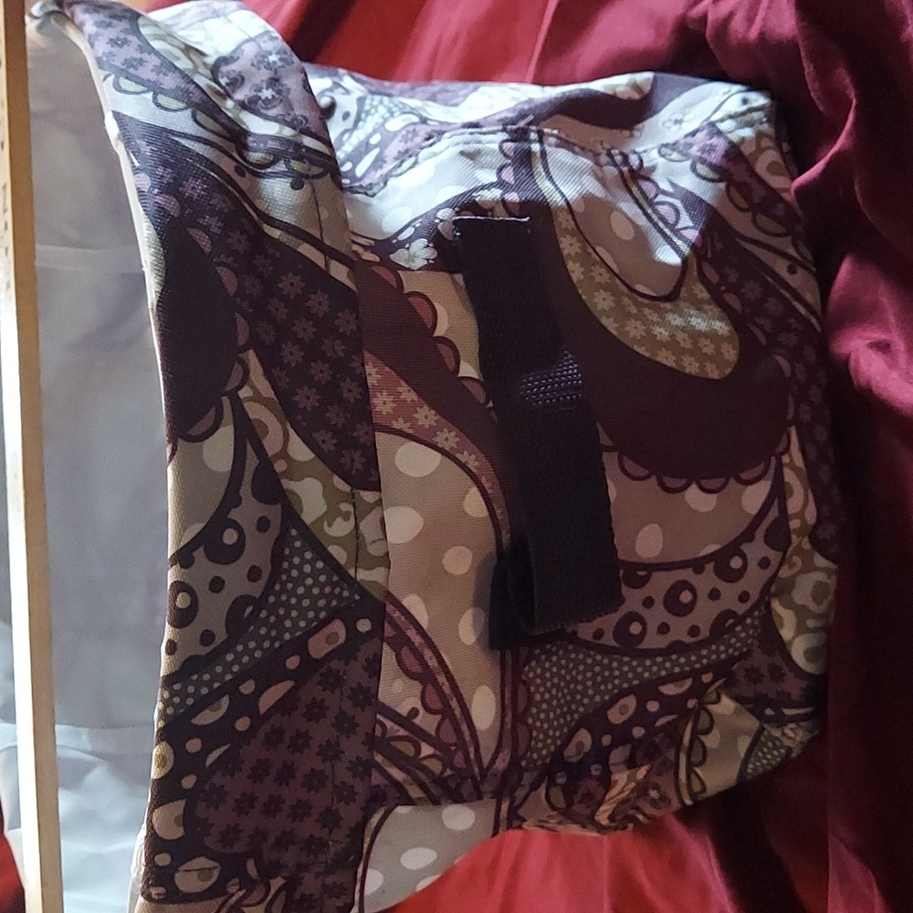 Thirty-one large round storage bin